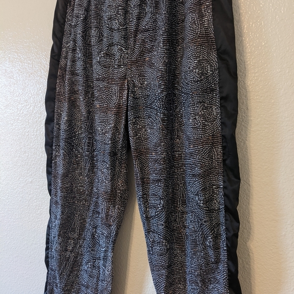 Lululemon pants - Picture 8 of 9